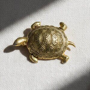 Vintage Goldtone Turtle Brooch Detailed Shell Design Classic & Whimsical Jewelry